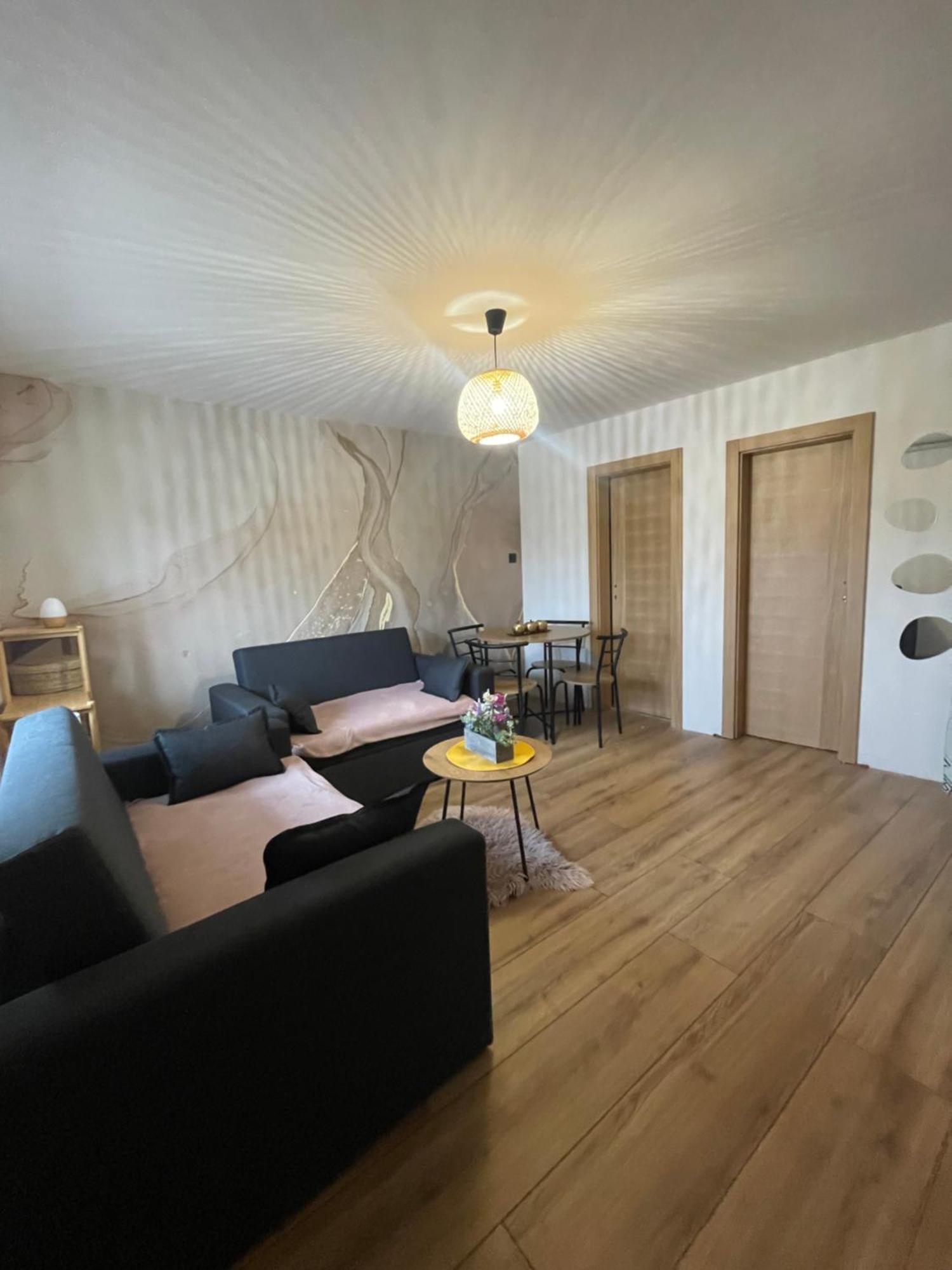 Golden Apartment *